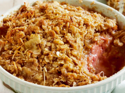 Ābolu un rabarberu crumble