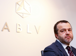 Neapmierinātību ar ABLV noguldītāju pārbaudi paudis bankas īpašnieka Ernests Bernis — viņaprāt, pārbaužu ātrums esot nepieļaujami lēns un pārspīlēti dārgs.
Foto — LETA