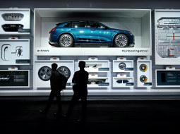 Audi e-tron elektroauto izstādē Frankfurtē.
Foto — Scanpix