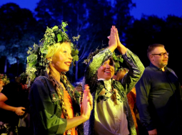 Jāņu nakts svinībās Dzegužkalnā. Foto: Evija Trifanova, LETA