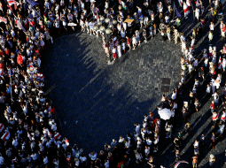 Atbalsta mītiņš Baltkrievijas opozīcijai Prāgā 16. augustā.
Foto — Reuters/Scanpix