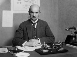 Roberts Ivanovs — valsts kontrolieris Rīgā 20. gadsimta 20. gadu vidū. Autors nezināms. Foto no Egila Grasmaņa privātā arhīva