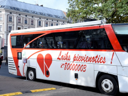 Valsts asinsdonoru centra specializētais autobuss. Foto: Zane Bitere, LETA