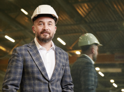 Kazahstānā dzimušais un ASV uzaugušais uzņēmējs Aleksandrs Kelbergs Latvijā ieradās 2003. gadā amerikāņu investīciju fonda New Capital Holding uzdevumā. Tagad šeit ir iesakņojies, apprecējies.
Foto — Edmunds Brencis