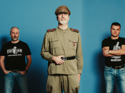 Daļa no grupas Urbix: bundzinieks Juris Šenbergs, solists Normunds Štefenhagens un taustiņinstrumentālists Egīls Krūmiņš.
Foto — Lauris Aizupietis