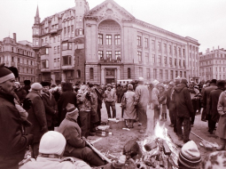 1991. gada barikādes Doma laukumā Rīgā. Foto: Ilgvars Gradovskis