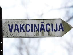 Norāde Rīgas Austrumu klīniskās universitātes slimnīcas teritorijā. Foto - LETA