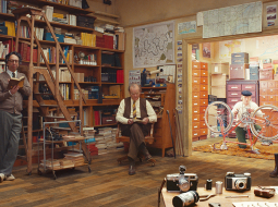 Kadrs no Vesa Andersona režisētās filmas Francijas Vēstnesis, pielikums avīzei «Liberty, Kansas Evening Sun»