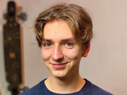 Kaspars Pastars: «Kārtīgi kompensējot uzturvielas un reizi gadā veicot asins analīzes, pārliecinos, ka var dzīvot ļoti labi, ēdot vegāniski.»
Foto no privātā arhīva
