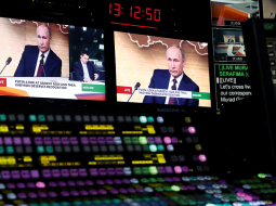 Krievijas valsts sponsorētais Russia Today ziņu kanāls angļu valodā raida jau kopš 2005. gada, bet līdz šā gada beigām iecerēts atklāt arī TV ziņas vācu valodā, kas no Berlīnes raidīs visu diennakti.
Foto — Scanpix