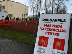 Vakcinācijas centrs Daugavpils sporta kompleksā, kur 17. un 18. aprīlī ikviens iedzīvotājs varēja vakcinēties pret Covid-19. Foto: Ivars Soikāns, LETA