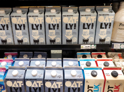 Oatly auzu piens veikalā Čikāgā.
Foto — Scanpix