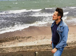 Raidījuma nosaukums LaikApziņa izdomāts ar nodomu, jo laikapstākļi ietekmē mūsu domāšanu. 
«Cik izpētīts, cilvēki labāk jūtas vasarā. Kurš tad vasarā skumst? Citos gadalaikos noteikti vairāk!» prāto Daumants.
Foto no privātā arhīva