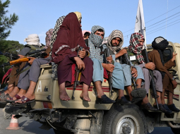 Talibu kaujinieki patrulē Kabulas ielās 23.augustā. Foto: AFP/Scanpix/LETA