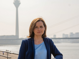 Vācijas parlamentā no sociāldemokrātu saraksta ievēlēta arī latviete Zanda Martena, liecina provizoriskie vēlēšanu rezultāti. Martena augusi Liepājā, bet jau 11 gadus dzīvo un strādā Diseldorfā.
Foto — Scanpix