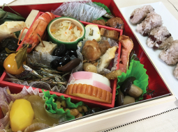 Tradicionālajam Jaungada ēdienam osechi ir vairāk nekā tūkstoš gadu sena vēsture, stāsta japānis Masaki Nakagava. Foto no personīgā arhīva
