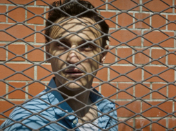Filmas galvenais varonis Hanss Hofmans (viņu spoži nospēlē izcilais vācu aktieris Francs Rogovskis) ir homoseksuāls vīrietis, kas savu dzīvi vada cietumā  — pēc nacistiskā režīma krišanas viņš, tāpat kā tūkstošiem citu, tika atkārtoti ieslodzīts.
Publicitātes foto