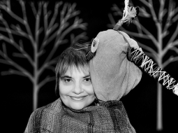 «Katra stāstnieka vaduguns lielā mērā nosaka to, ko un kā viņš stāsta,» uzsver Māra Mellēna.
Foto — Aivars Liepiņš