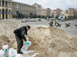 Top barikādes Kijivas centrā.
Foto — Scanpix