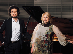 Dziedātāja Ieva Parša un pianists Andrejs Osokins.
Publicitātes foto