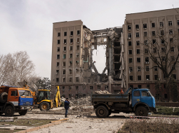 Mikolajivas reģiona pārvaldes ēka, uz kuru Krievija raidīja raķeti 29. martā. Bojā gāja vismaz septiņi cilvēki.
Foto — Scanpix
