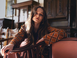 Ezia Latvijas mūzikā gluži kā no zila gaisa ienākusi ar augstvērtīgu debijas albumu.
Publicitātes foto