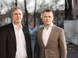 Džons Tallijs un Valts Ābols. Foto – Reinis Hofmanis