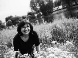 Ilze Sperga pašlaik raksta stāstu krājumu latgaliski. «Tātad ticu valodas nākotnei,» viņa uzsver. Foto — Kristaps Kalns