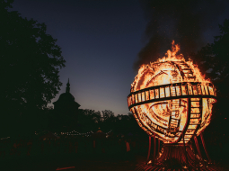Netrūkstoša festivāla sastāvdaļa jau vairākus gadus ir uguns skulptūra. Foto no festivāla arhīva