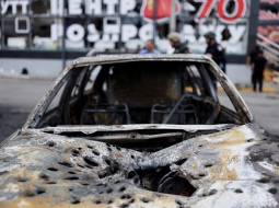 Krievijas armijas sašauts auto Harkivā 21.jūlijā. Foto -REUTERS/Scanpix