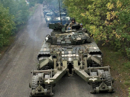 Ukrainas armijas tanki dodas uzbrukumā.
Foto — Scanpix