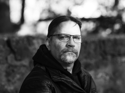 Agris Dzenis uzsver: smagākais dzimtbūšanas mantojums ir ticēšana, ka visu izlems kāds kungs vai valdība.
Foto — Kristaps Kalns