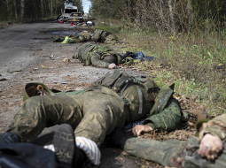 3. oktobris. Krievijas armijas karavīru līķi uz ceļa pie nesen atbrīvotās Limanas.
Foto — Scanpix