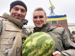 Kāda Hersonas iedzīvotāja sagaida Igoru Zaharenko pēc pilsētas atbrīvošanas.
Foto no personīgā arhīva