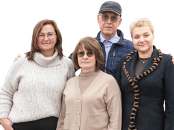 SIA Iecavnieks&Co valdes priekšsēdētājs Dainis Lagzdiņš kopā ar komercdirektori Ilzi Lībieti-Putniņu (no kreisās), prokūristi Viktoriju Šimkoviču un juristi Ivitu Baumani.
Foto — Ieva Salmane