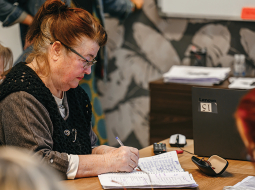 Raisai Lazņenko šogad paliks 74 gadi. Tā kā meita un mazdēli ir Latvijas pilsoņi, beidzot nolēmusi arī pati apgūt valsts valodu.
Foto — Edgars Pohevičs