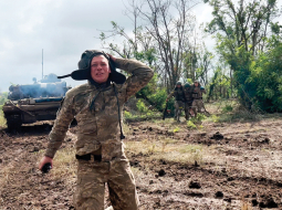 Skaudrā dokumentālā filma Austrumu fronte par karu Ukrainā.
Publicitātes foto