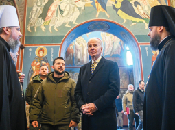 Ukrainas prezidents Volodimirs Zelenskis un ASV prezidents Džo Baidens Svētā Mihaila Zelta kupola klosterī.
Foto no personīgā arhīva
