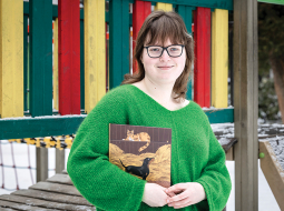 Komiksa Sunāns breiveibā autore Laura Melne latgaliski runā kopš bērnības, bet rakstību  apguvusi pašmācības ceļā. «Kad man prasa, kā to izdarīt, saku — jāmēģina lasīt latgaliski. Dzeja ir labs veids, kā sākt.»
Foto — Ieva Salmane