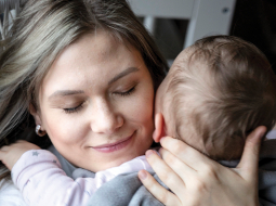Linda Kagaine ar meitiņu.
Foto — Ieva Salmane