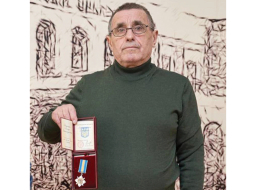 Leonīds Redčenko ar ordeni Par drosmi.
Foto no personīgā arhīva