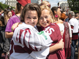 Kristīne Zīle (pa kreisi) un Zanda Batņa.
Foto — Ieva Salmane