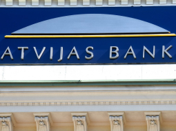 Latvijas Bankas restaurētais uzraksts. Foto - Zane Bitere, LETA