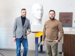 Jānis Miķelsons (no labās) un Rolands Strelčs, SIA AD Production vadītāji.
Foto — Reinis Hofmanis