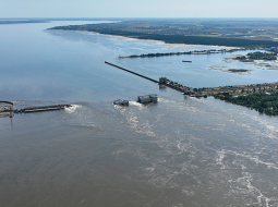 Skats uz Kahovkas aizsprostu dienu pēc tā sagrūšanas.
Foto — Scanpix