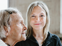 Lidija Lasmane-Doroņina un Inga Ābele.
Foto — Andris Sproģis