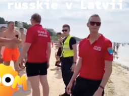 Ekrānuzņēmums no sociālajā tīklā TikTok ievietotā video ar agresīvu atpūtnieku pretošanos policistu norādēm