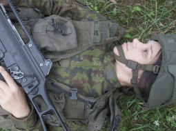 Trauslās karotājas dokumentē sievietes, kas brīvprātīgi iestājas Lietuvas armijā — daļa ar ļoti ideālistiskām gaidām