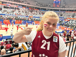 Krista fano par daudziem sporta veidiem, taču basketbols jau kopš mazotnes ir īpašs. «Tā spēles gudrība, kāda ir basketbolā! Jauns čalis Artūrs Žagars pieskrien pie trenera, starp viņiem ir acu kontakts, tad viņš iziet laukumā un uzreiz iemet. Kaut kas tur ir! Kā to izskaidrot, es nezinu.»
Foto no personīgā arhīva