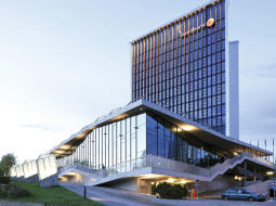 Swedbank centrālais birojs Viļņā.
Foto — Nathan Willcock / Archello